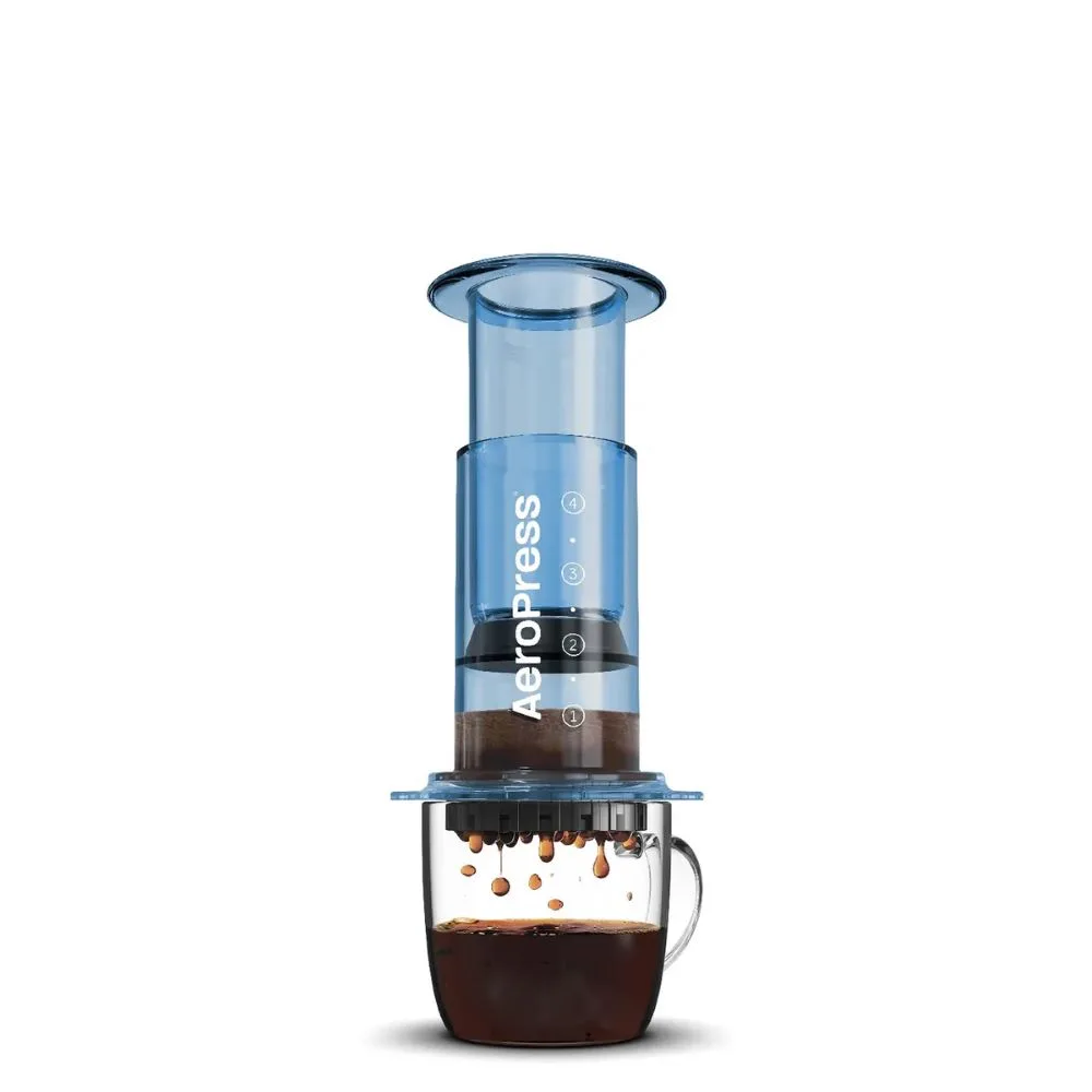 Cafeteira Aeropress transparente azul com êmbolo e câmara de preparo